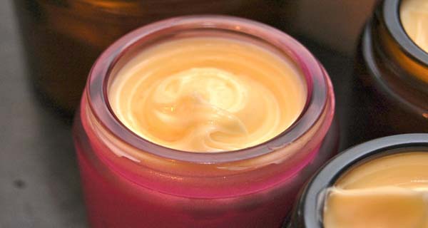 prepare-homemade-cream-against-wrinkles-which-was-used-by-the-ancient-greeks