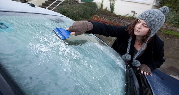 Instantly-Defrost-Your-Car-Windows-In-The-Winter1