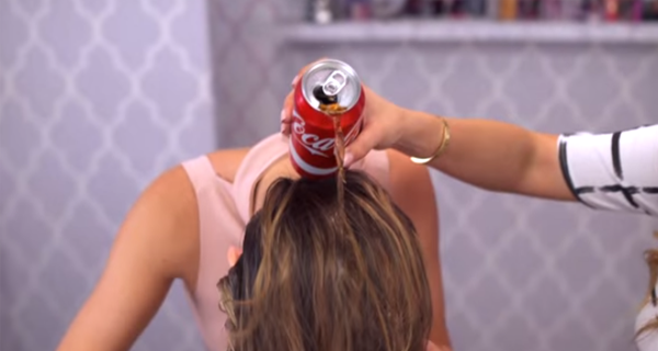 Video-What-will-happen-if-you-wash-your-hair-with-Coca-Cola