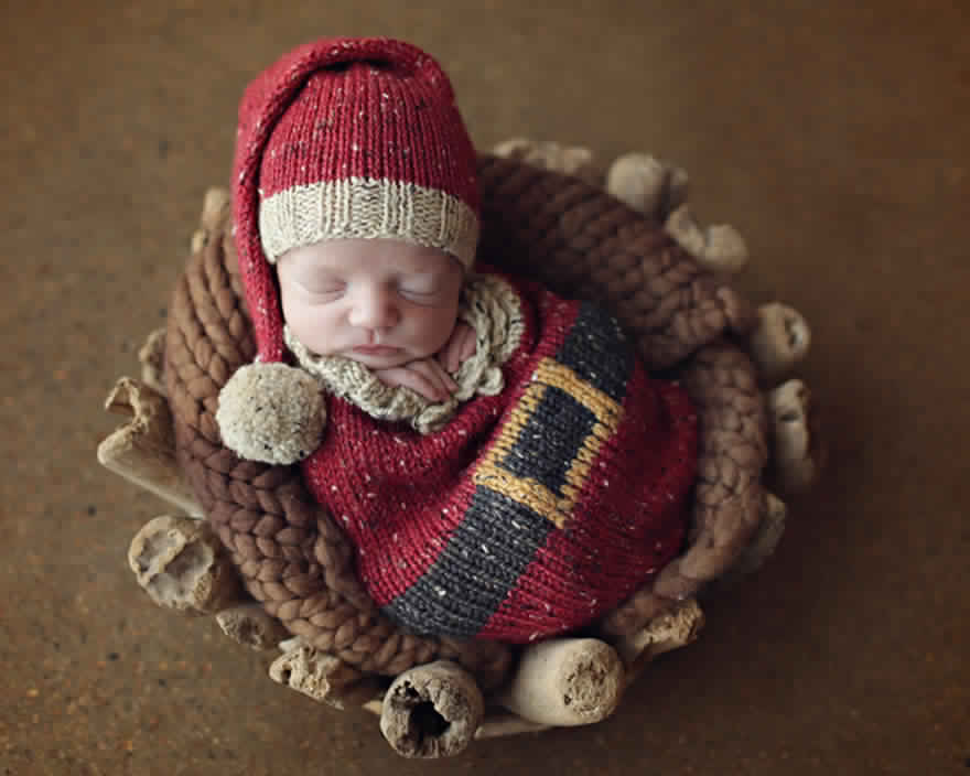 newborn-babies-christmas-photoshoot-knit-crochet-outfits-22-584ac7c818bec__880