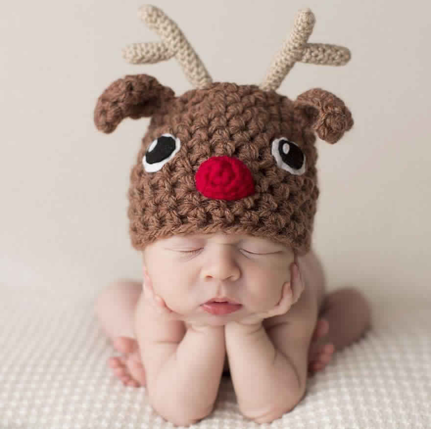 newborn-babies-christmas-photoshoot-knit-crochet-outfits-58-584e641317032__880