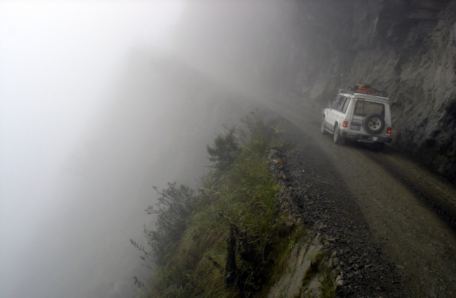 316855-most-dangerous-amazing-roads-in-the-world-North-Yungas-Road-Bolivia-2-900-ab41714c27-1484142741